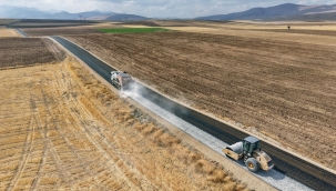 Büyükşehir Afşin'de 9 Mahalleye Ulaşım Sağlayan Grup Yolunu Yeniledi