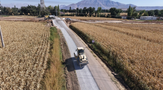 Elbistan'da Mahallelerin Ulaşımı Büyükşehir'le Bir Bir İyileştiriliyor