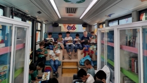 Mobil Çocuk Kütüphanesi ile Çocuklar Yaz Tatilini Renklendirdi