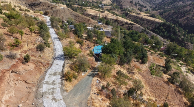 Büyükşehir'den Ekinözü Demirlik'te Yol Yenileme Çalışması