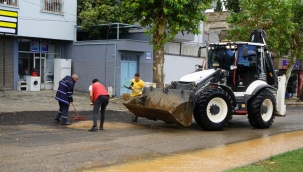 Büyükşehir'den Yağış Sonrası Hızlı Müdahale; Ekipler Sahada, Şehir Temizleniyor