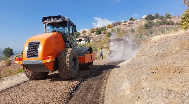 DULKADİROĞLU'NDA YOL SEFERBERLİĞİ SÜRÜYOR