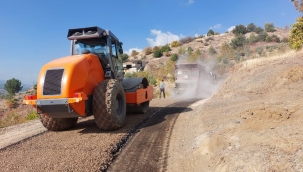 DULKADİROĞLU'NDA YOL SEFERBERLİĞİ SÜRÜYOR