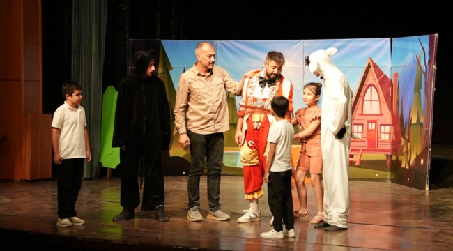 "Pamuk ile Kömür" Hayvan Sevgisini Sahneye Taşıdı