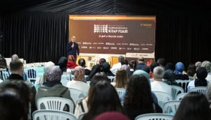 Tarık Tufan, Kitap Fuarı'nda Okurlarla Buluştu