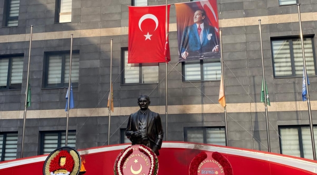 Atatürk'ü saygı ve özlemle anıyoruz 