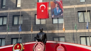 Atatürk'ü saygı ve özlemle anıyoruz 