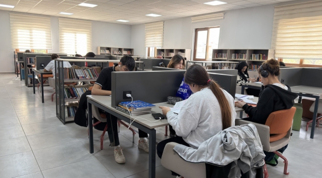 Büyükşehir'in Gençlik Merkezinde Hem Ders Çalışma Hem Sosyalleşme İmkânı