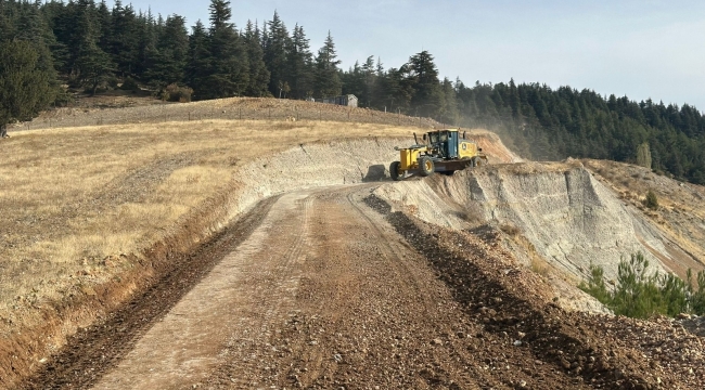 KAZANLIPINAR'DA SATHİ KAPLAMA ÖNCESİ ZEMİN İYİLEŞTİRME ÇALIŞMALARI SÜRÜYOR