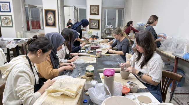 Kursiyerler KAMEK'in Seramik Atölyesinde Kendi Sanat Eserlerini Üretiyor