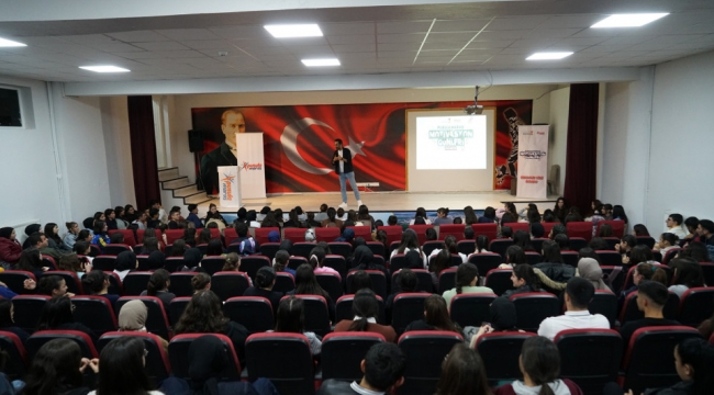 Pusula Maraş'tan Gençlere Sınav Yolculuğunda Destek; Gri Koç Bu Kez Pazarcık'ta