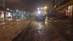 ASFALT ÖNCESİ YOL TAMİRATLARI SÜRÜYOR