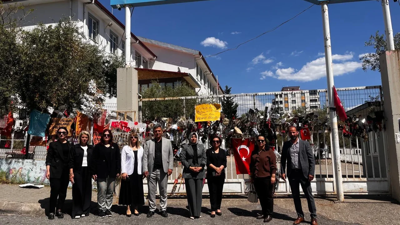 Kahramanmaraş'ta hüzünlü Anneler Günü! Ayla öğretmen ve öğrenciler unutulmadı
