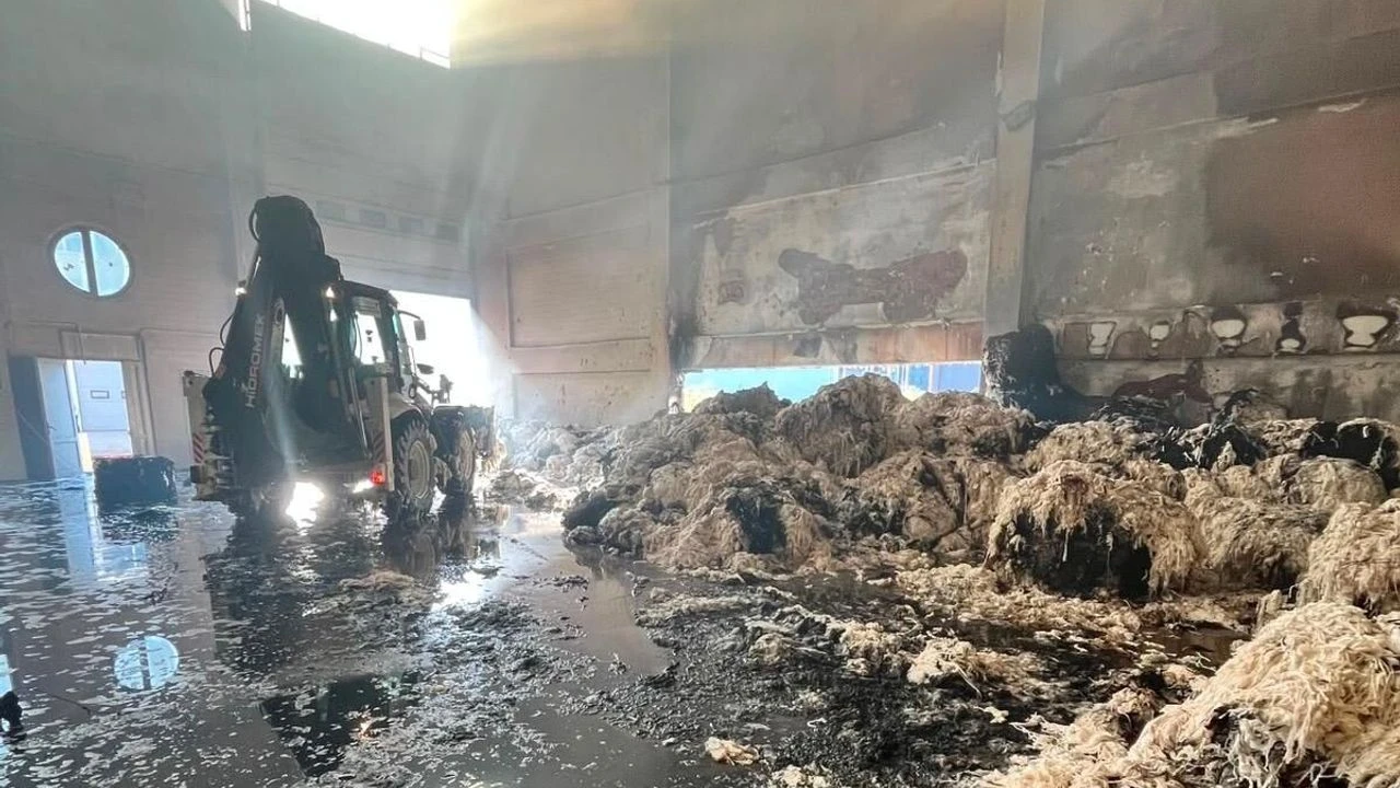 Kahramanmaraş'ta Fabrika Yangını Kontrol Altına Alındı
