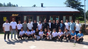Başkan Akpınar Güreşçilerle Yalnız Ardıç Tesislerinde Bir Araya Geldi