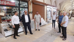 BAŞKAN AKPINAR, RESTORASYONU TAMAMLANAN TARİHÎ KAPALI ÇARŞIDA ESNAFLA BULUŞTU