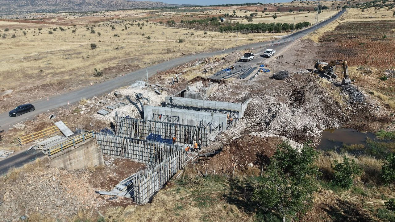Büyükşehir'den Kızkapanlı'ya Güvenli Ulaşım: Yeni Köprünün İnşası Sürüyor