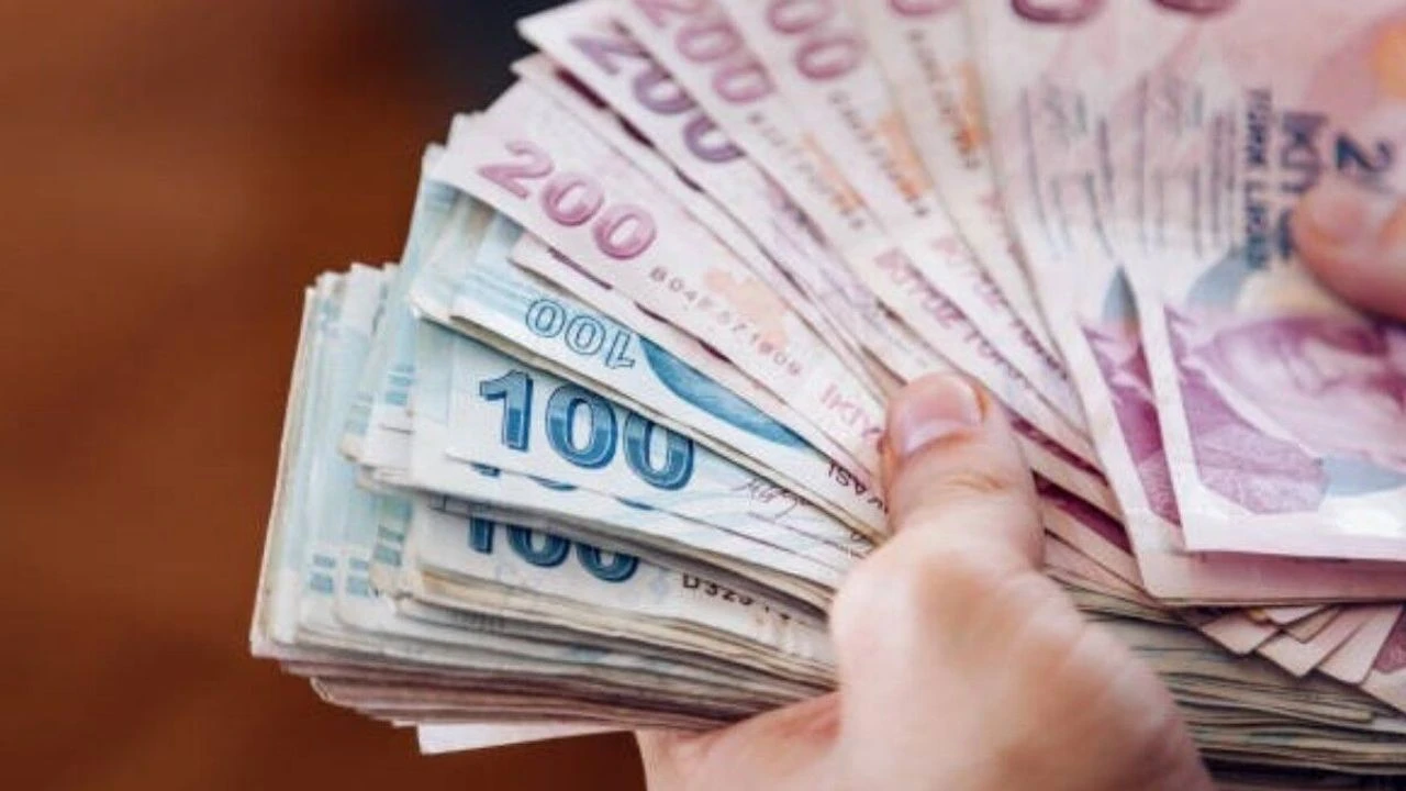 Emekli zam farklarının ödeneceği tarih belli oldu!