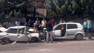 Kahramanmaraş'ta Kuzey Çevre Yolu'nda Feci Kaza! İki Otomobil Çarpıştı, 2 Yaralı