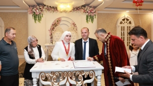 Kahramanmaraş'ta sevgi engel tanımadı: Doğuştan görme engelli iki öğretmen hayatlarını birleştirdi
