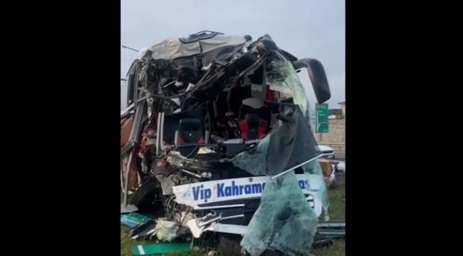 Kahramanmaraş yolcu otobüsü kaza yaptı: 15 kişi yaralandı