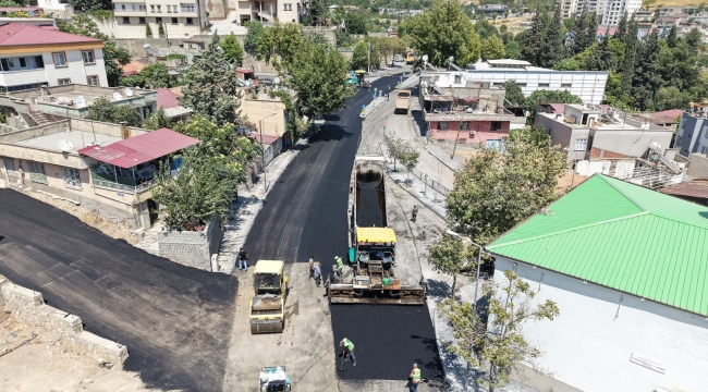 Büyükşehir, Gazneliler Caddesi'nde Son Kat Asfalt Serimini Sürdürüyor
