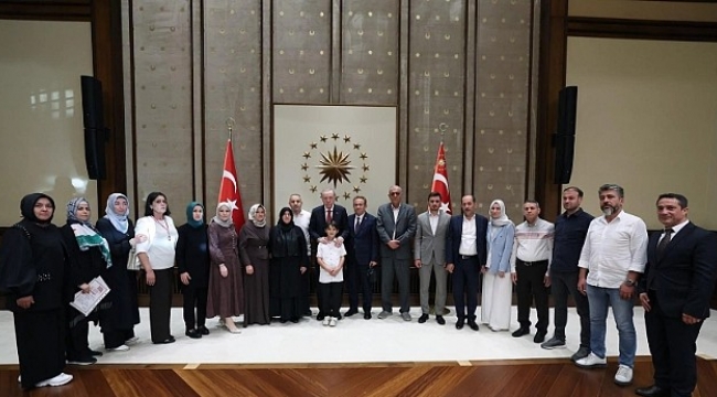 Cumhurbaşkanı Erdoğan, Kahramanmaraş'taki okul saldırısında hayatını kaybeden öğrencilerin aileleriyle görüştü!