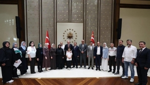 Cumhurbaşkanı Erdoğan, Kahramanmaraş'taki okul saldırısında hayatını kaybeden öğrencilerin aileleriyle görüştü!