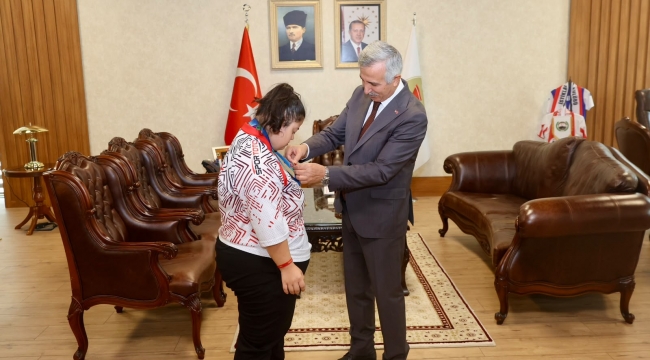 Dünya Şampiyonu Zeynep Sude Bilginer Makamda Ağırlandı