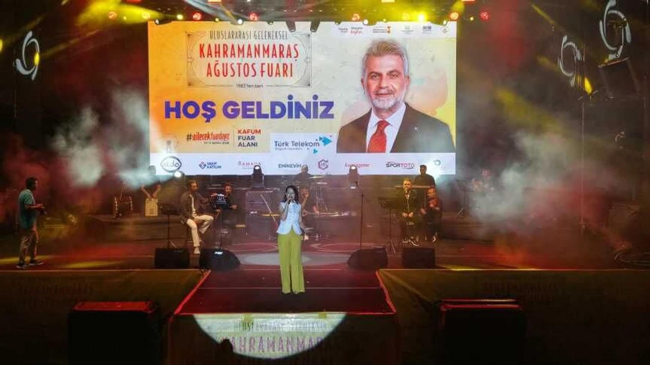 Geleneksel Ağustos Fuarı'nda Türkü ve Şiir Aynı Ezgilerde Buluştu