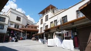 Kahramanmaraş'ta Asırlık Çarşıya Estetik Dokunuş! Saraçhane Meydanı Yenilendi