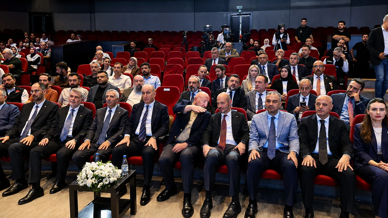 Kahramanmaraş'ta Dirençli Şehirler Zirvesi: Yeniden İnşa ve Afetlere Hazırlık Masaya Yatırıldı