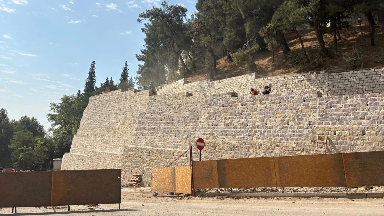 Tarihi Maraş Kalesi'nin dış surları güçlendiriliyor