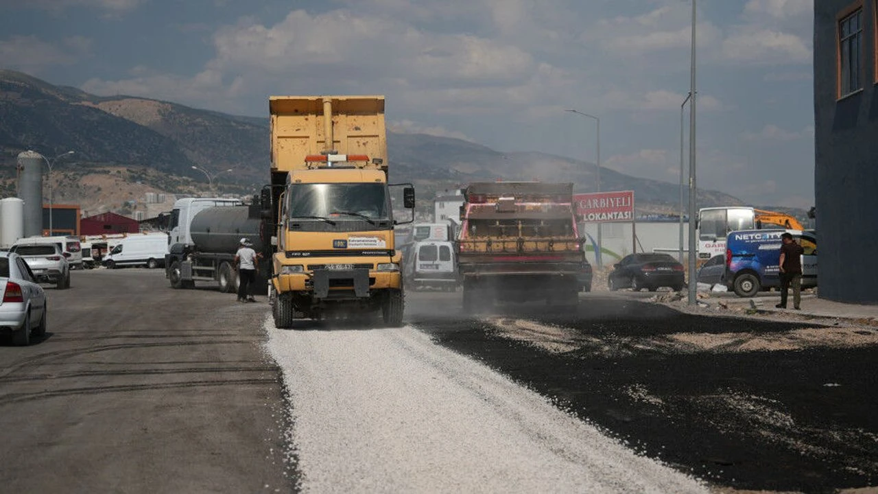 Yeni Sanayi Sitesi'nin Yolları Büyükşehir ile Yenileniyor